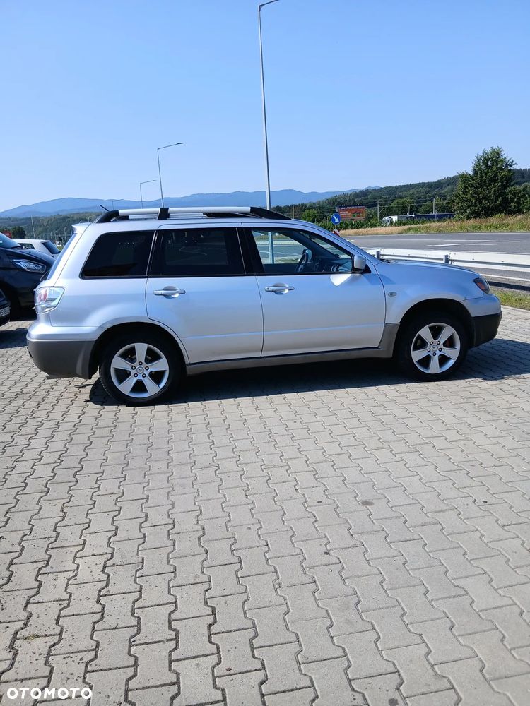 Mitsubishi Outlander 2.0 Comfort 4WD - 2