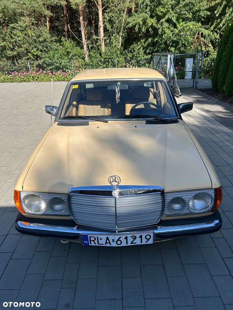 Mercedes-Benz W123 - 1
