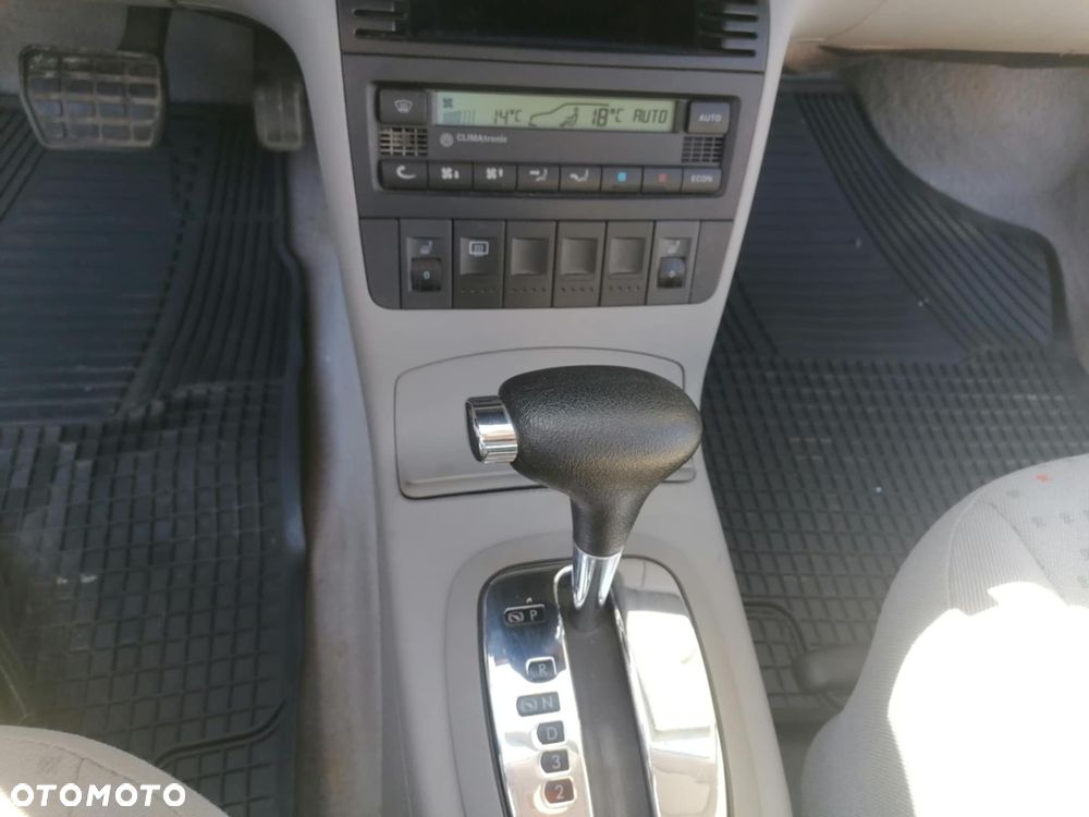 Volkswagen Polo 1.4 16V Comfortline - 10