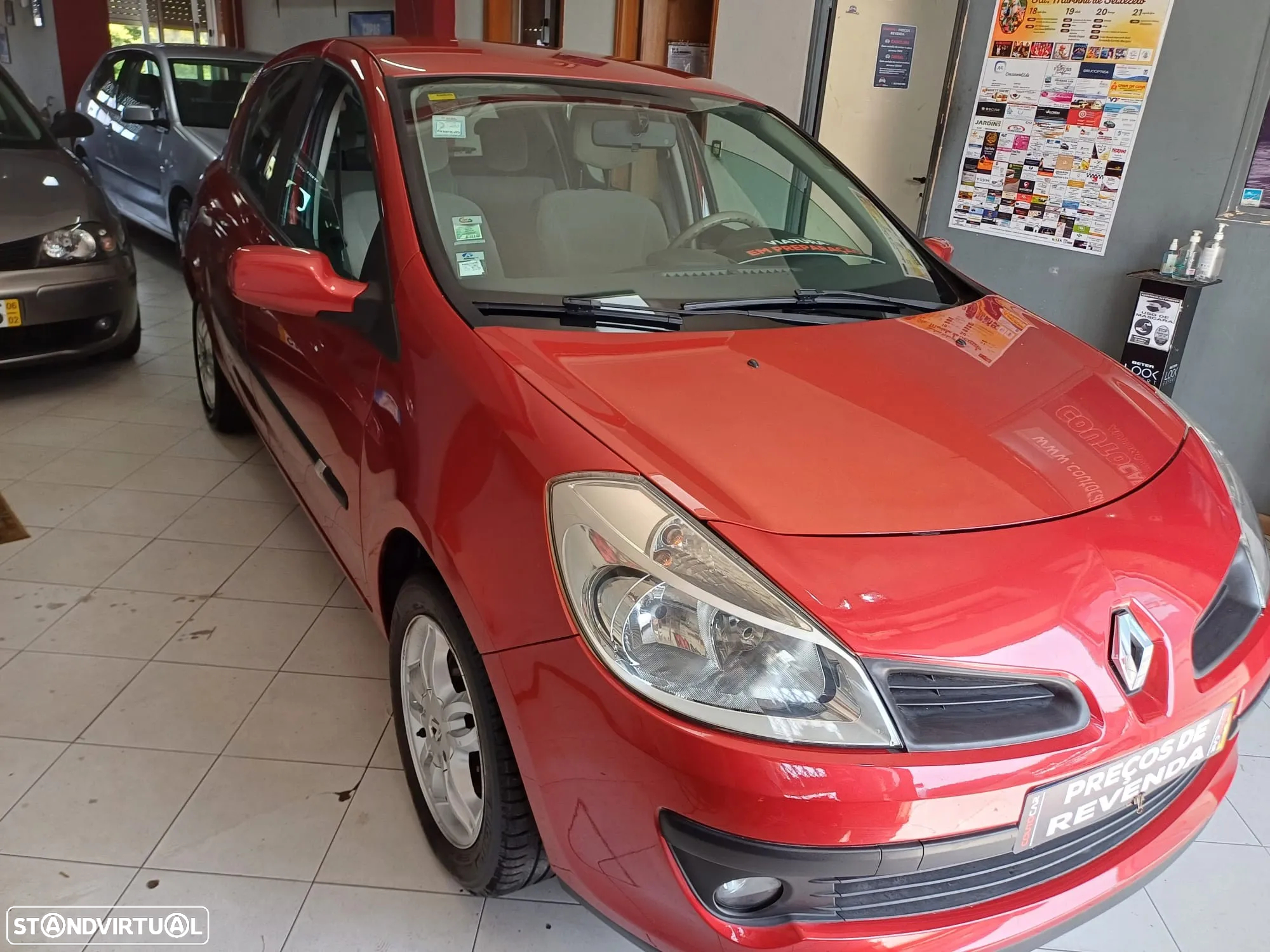 Renault Clio 1.2 16V Confort Dynamique - 2
