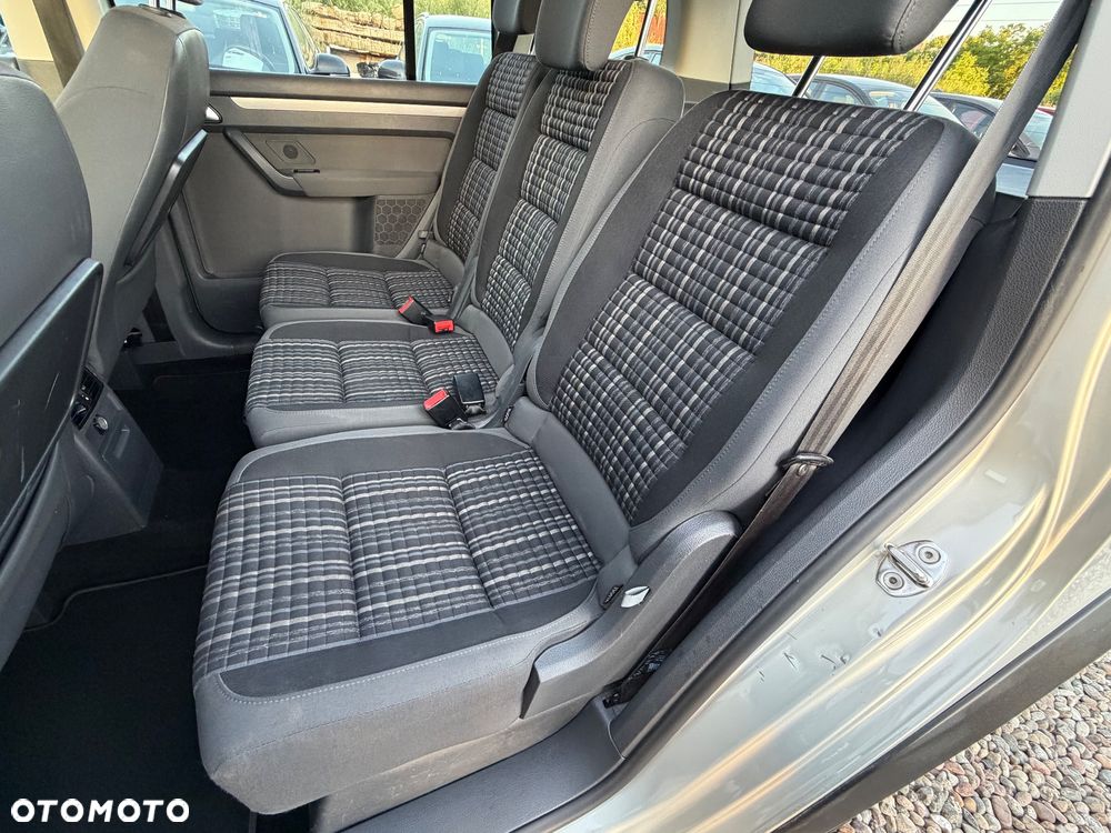Volkswagen Touran - 31