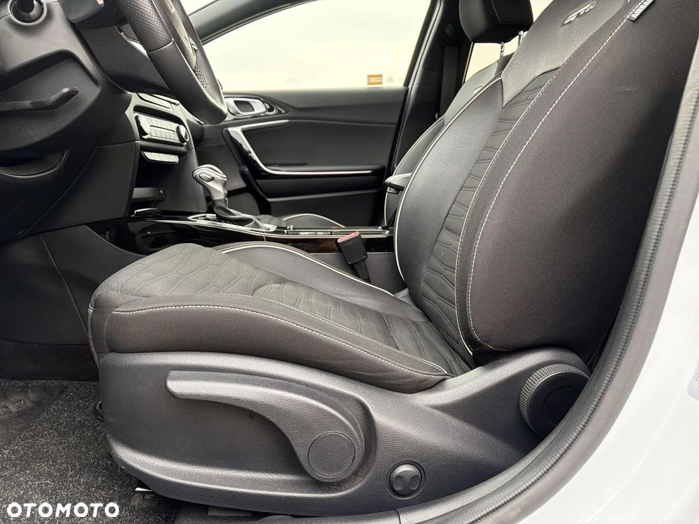 Kia ProCeed - 16