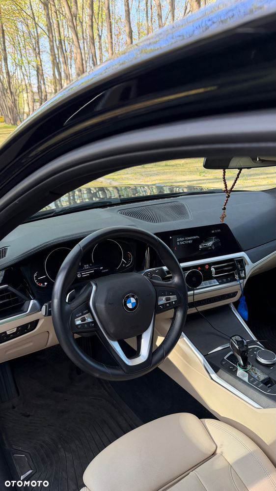 BMW Seria 3 330i M Sport - 10