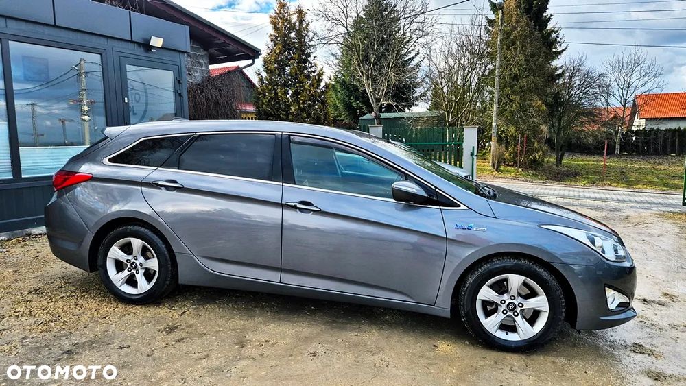 Hyundai i40 Kombi blue 1.6 Family+ - 9
