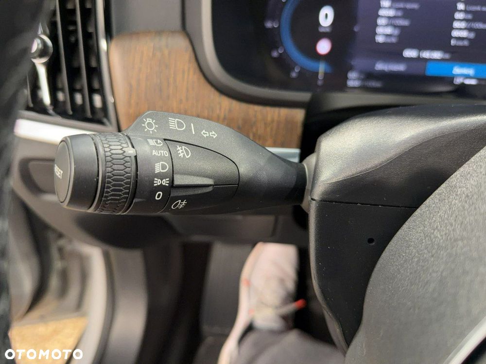 Volvo V90 Cross Country - 19