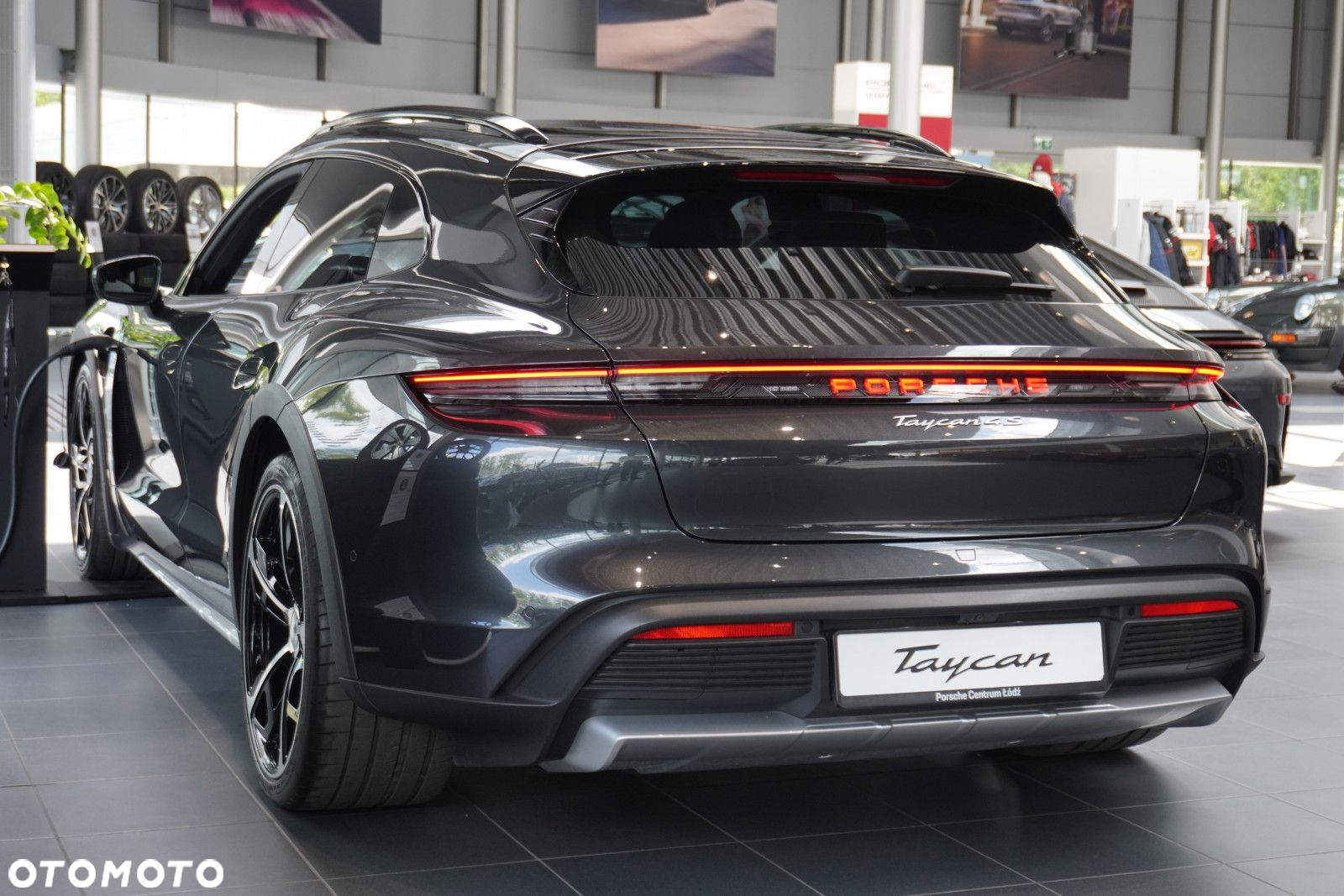 Porsche Taycan - 6