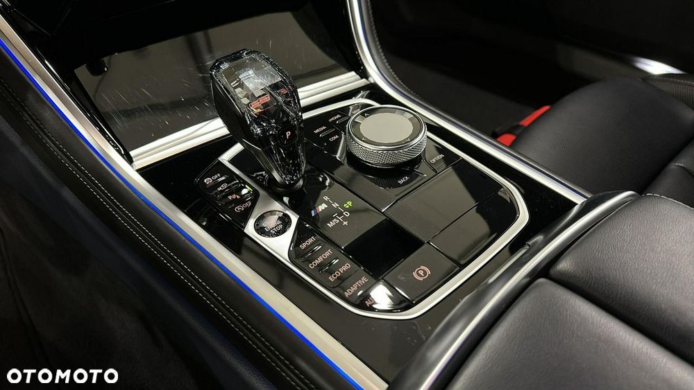 BMW Seria 8 - 18