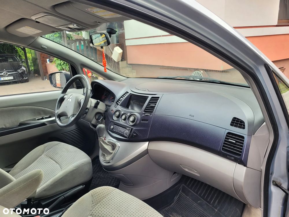 Mitsubishi Grandis 2.4 Motion - 12