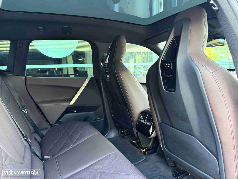 BMW iX xDrive 40 - 16