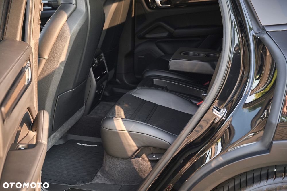 Porsche Cayenne - 19