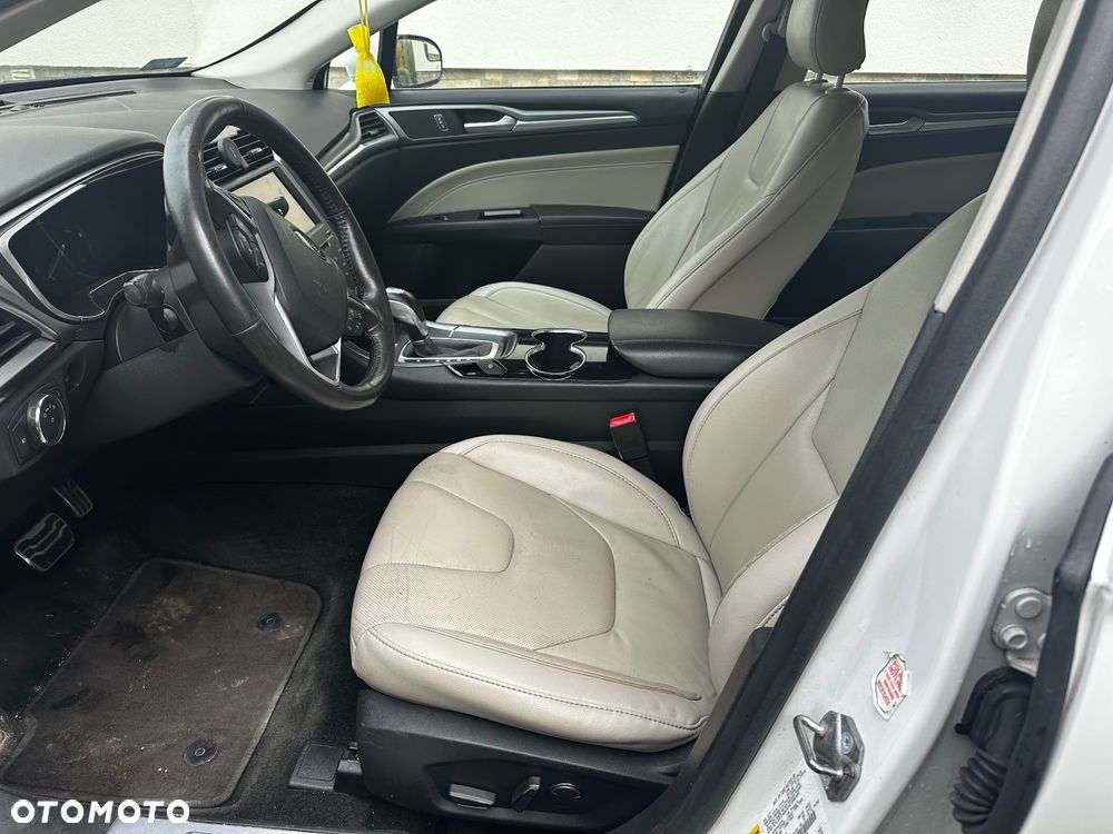 Ford Fusion 2.0 EcoBoost Titanium - 13