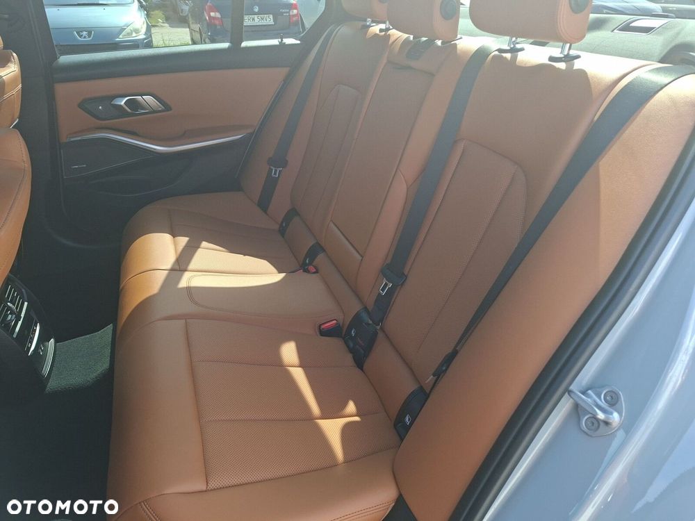 BMW Seria 3 - 16