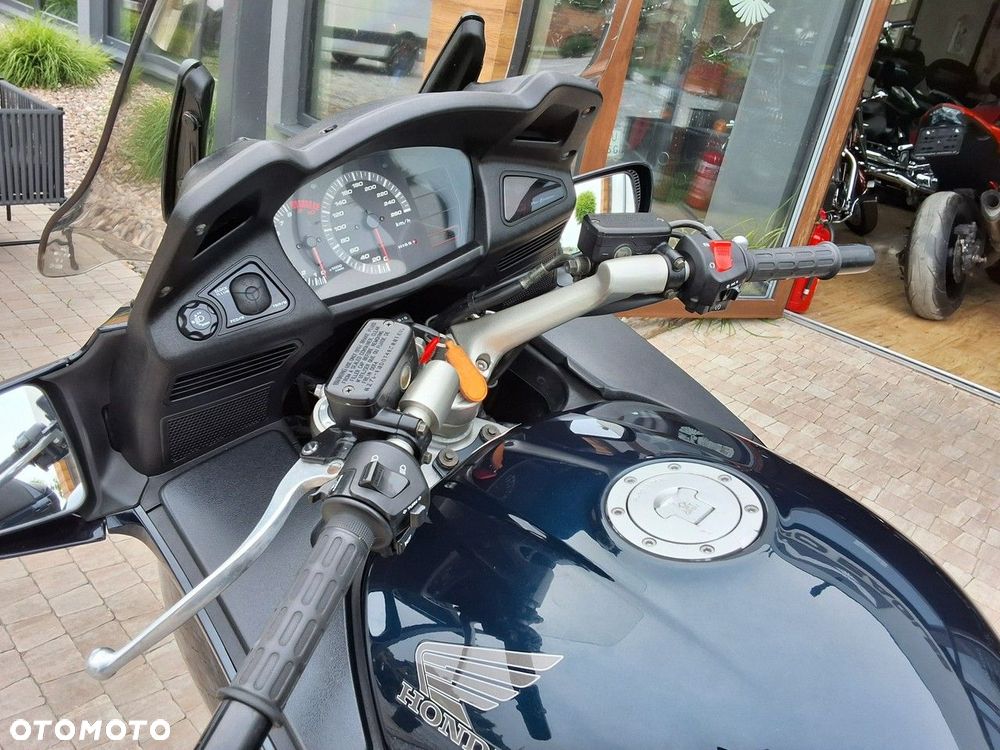 Honda ST - 9