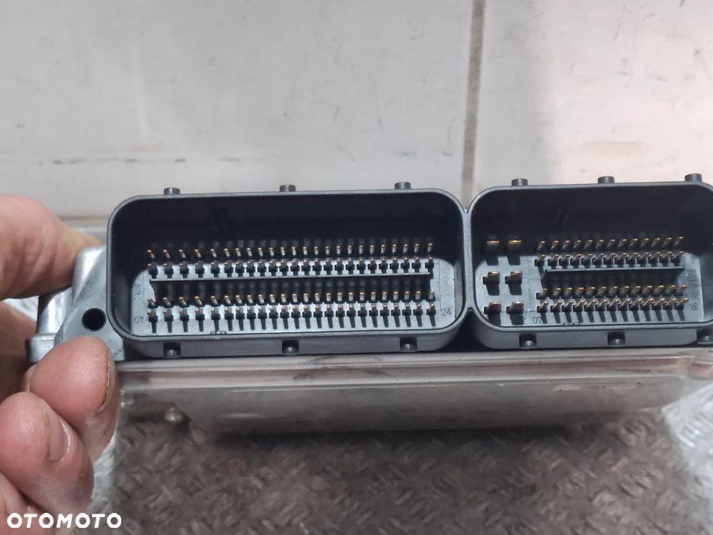 Komputer sterownik BMW E90 E91 2009 rok lift 2,0 D nr 0281016069 - 2