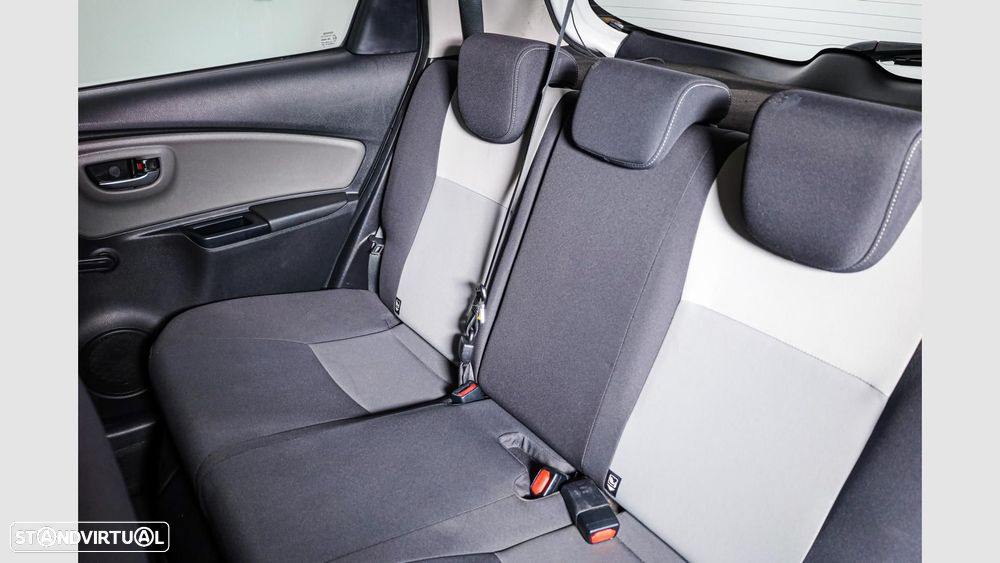 Toyota Yaris — fotografia 8