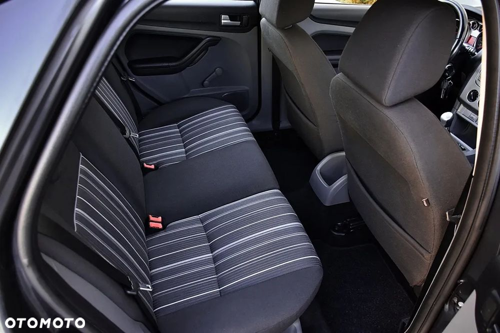Ford Focus 1.6 16V Style - 33