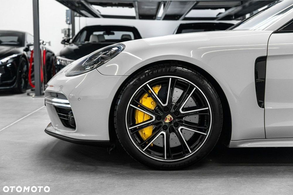 Porsche Panamera Turbo - 12