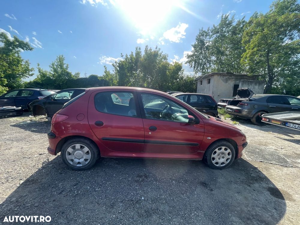 Dezmembrez Peugeot 206 1.4 KFV 55kW 75Cp Facelift rosu an 2006 - 3