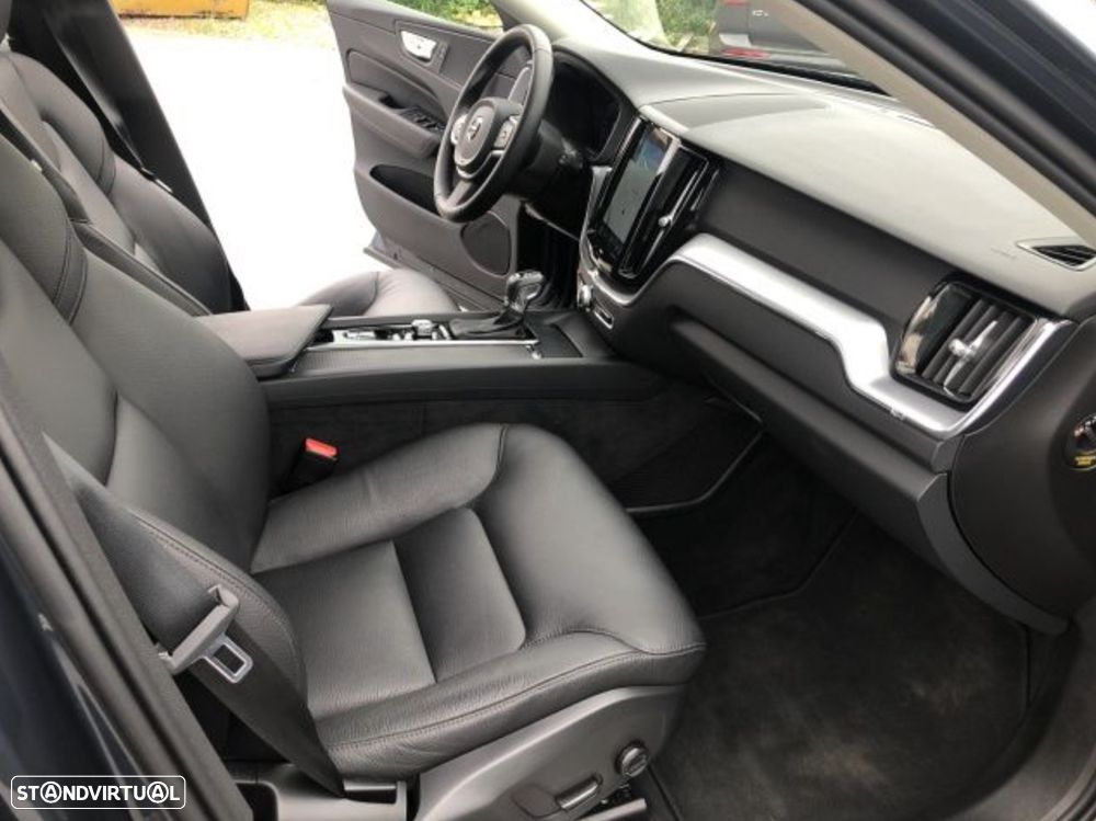 Volvo XC 40 D4 AWD Geartronic Momentum - 11