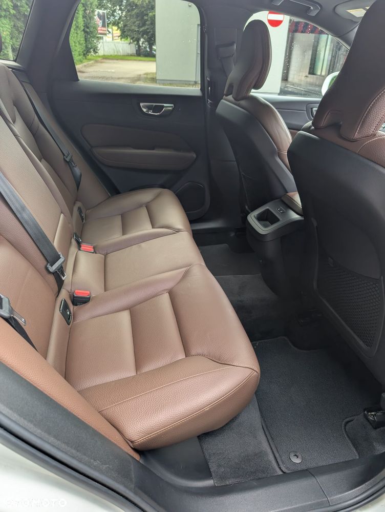 Volvo XC 60 B6 B AWD Momentum Pro - 15