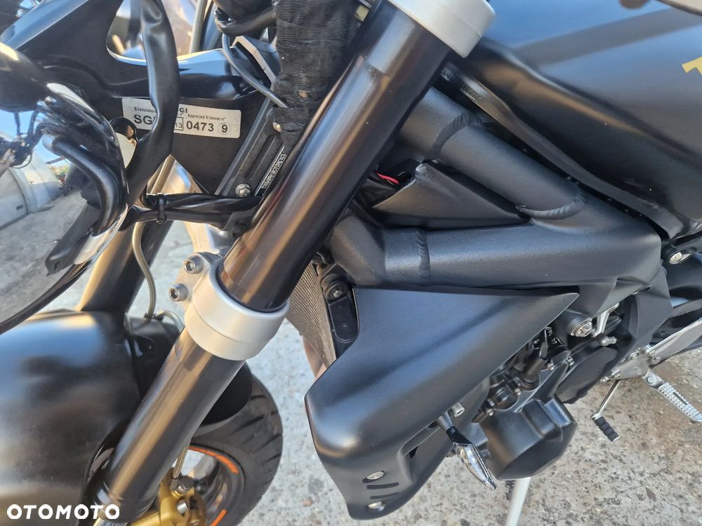 Triumph Street Triple - 32