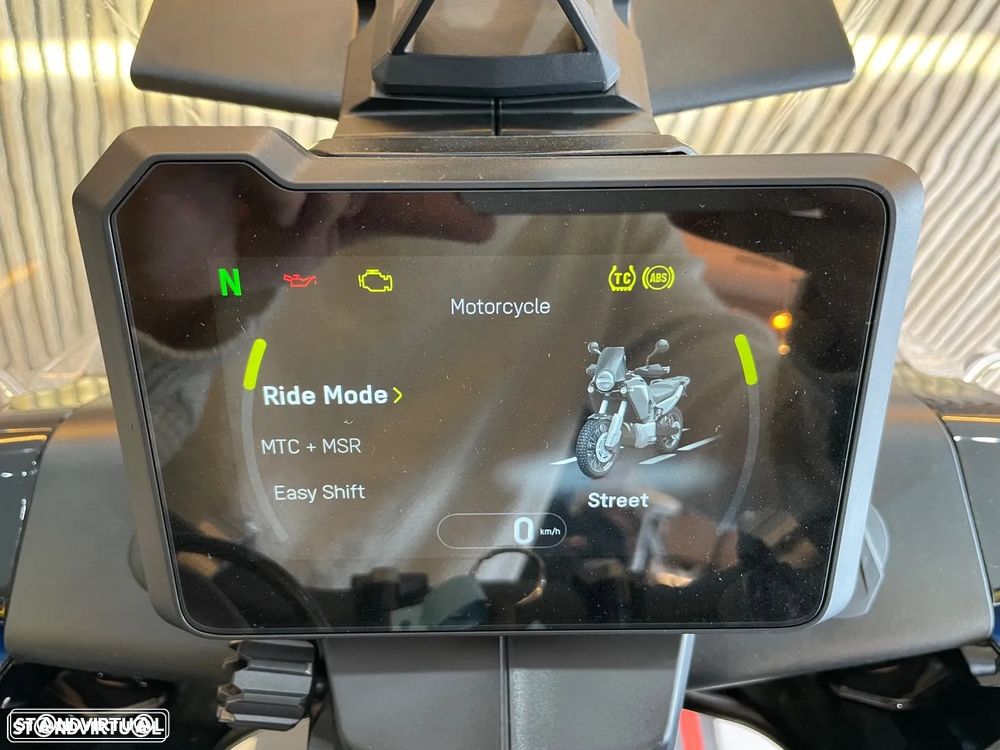 Husqvarna Norden 901 Expedition - 21