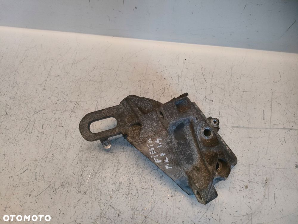 FORD FIESTA MK7 1.4 B 09- ŁAPA WSPORNIK SILNIKA 8A666F001DB - 8