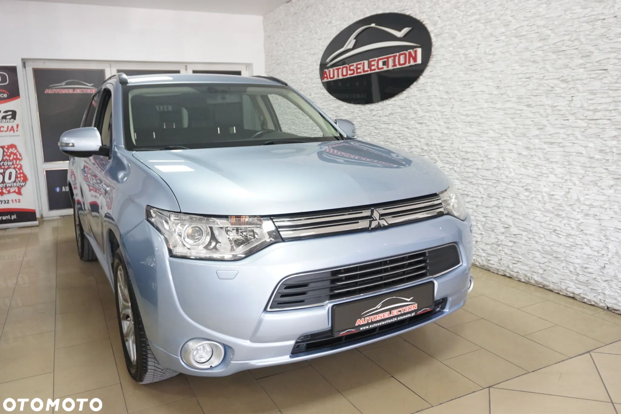 Mitsubishi Outlander 2.0 4WD Plug-In Hybrid Plus - 1