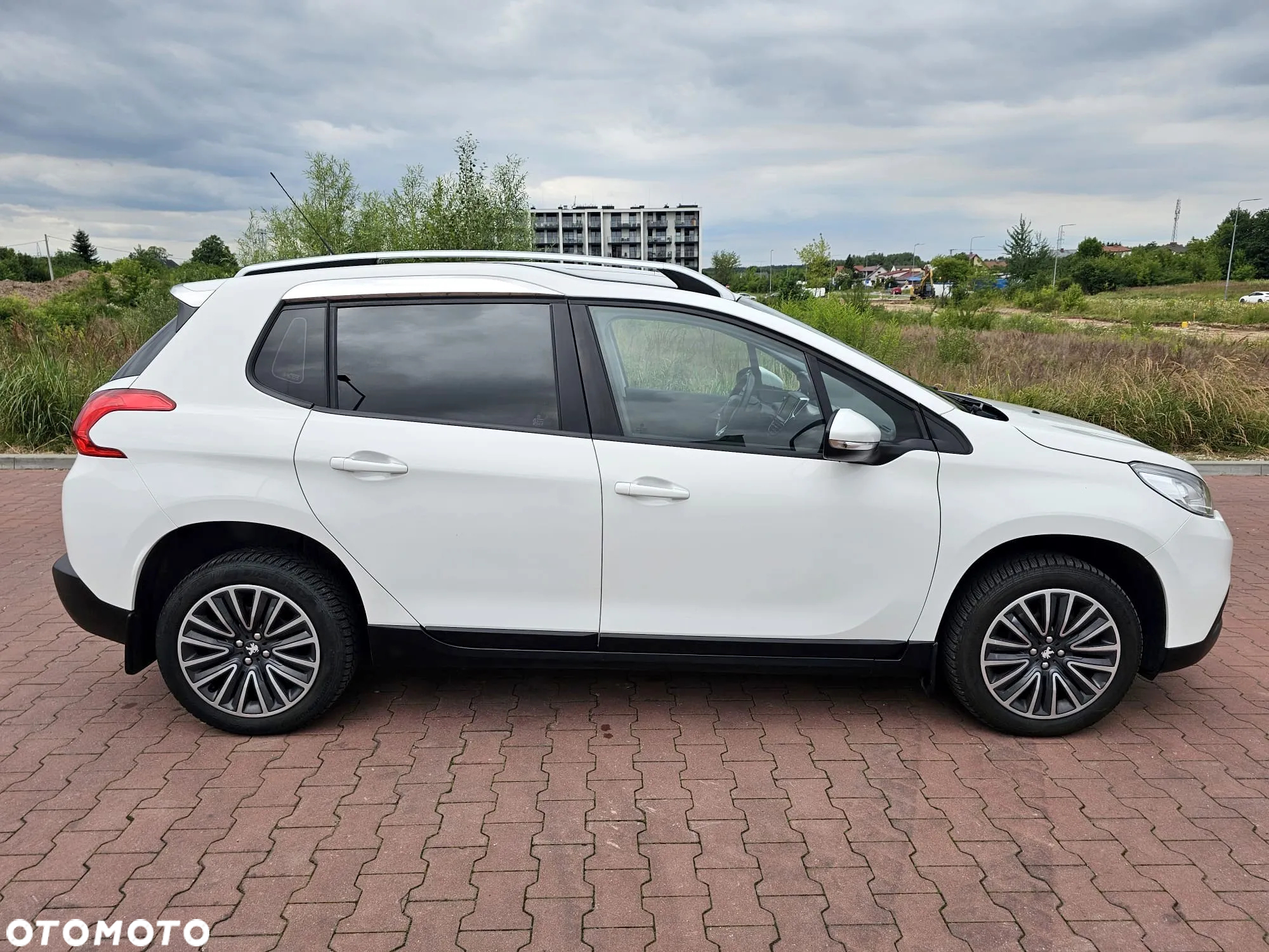 Peugeot 2008 - 8