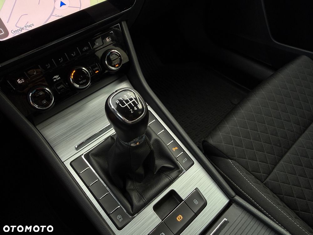 Skoda Superb 2.0 TDI SCR Ambition - 17
