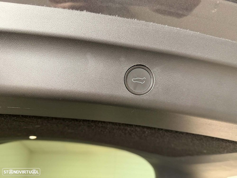 Tesla Model Y Long Range Tração Integral - 16