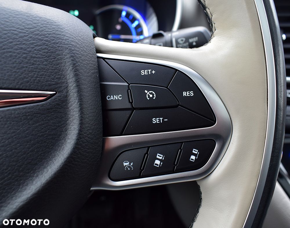 Chrysler Pacifica - 11