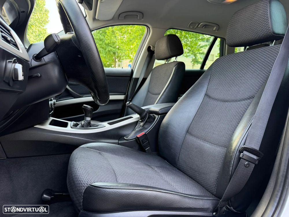 BMW 318 d Sport - 15