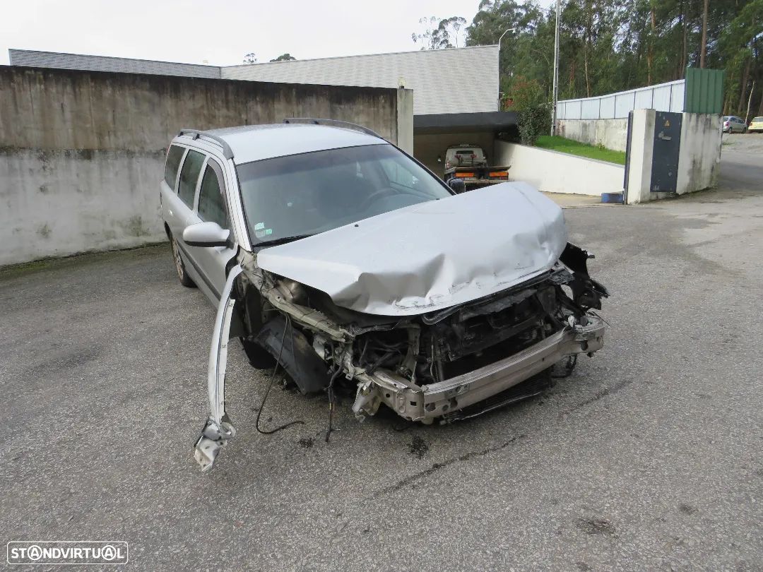 Volvo V70 II 2.0 T (180cv) de 2002 - Peças Usadas (8033) - 1