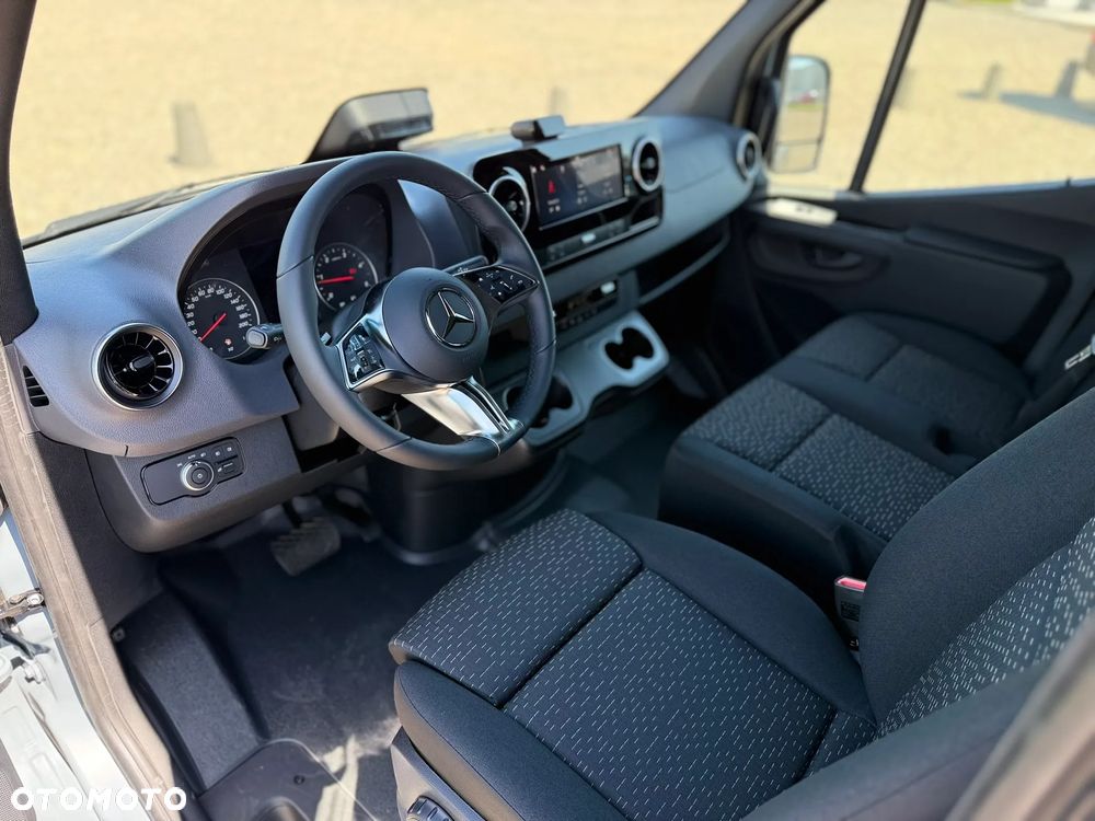 Mercedes-Benz Sprinter - 33