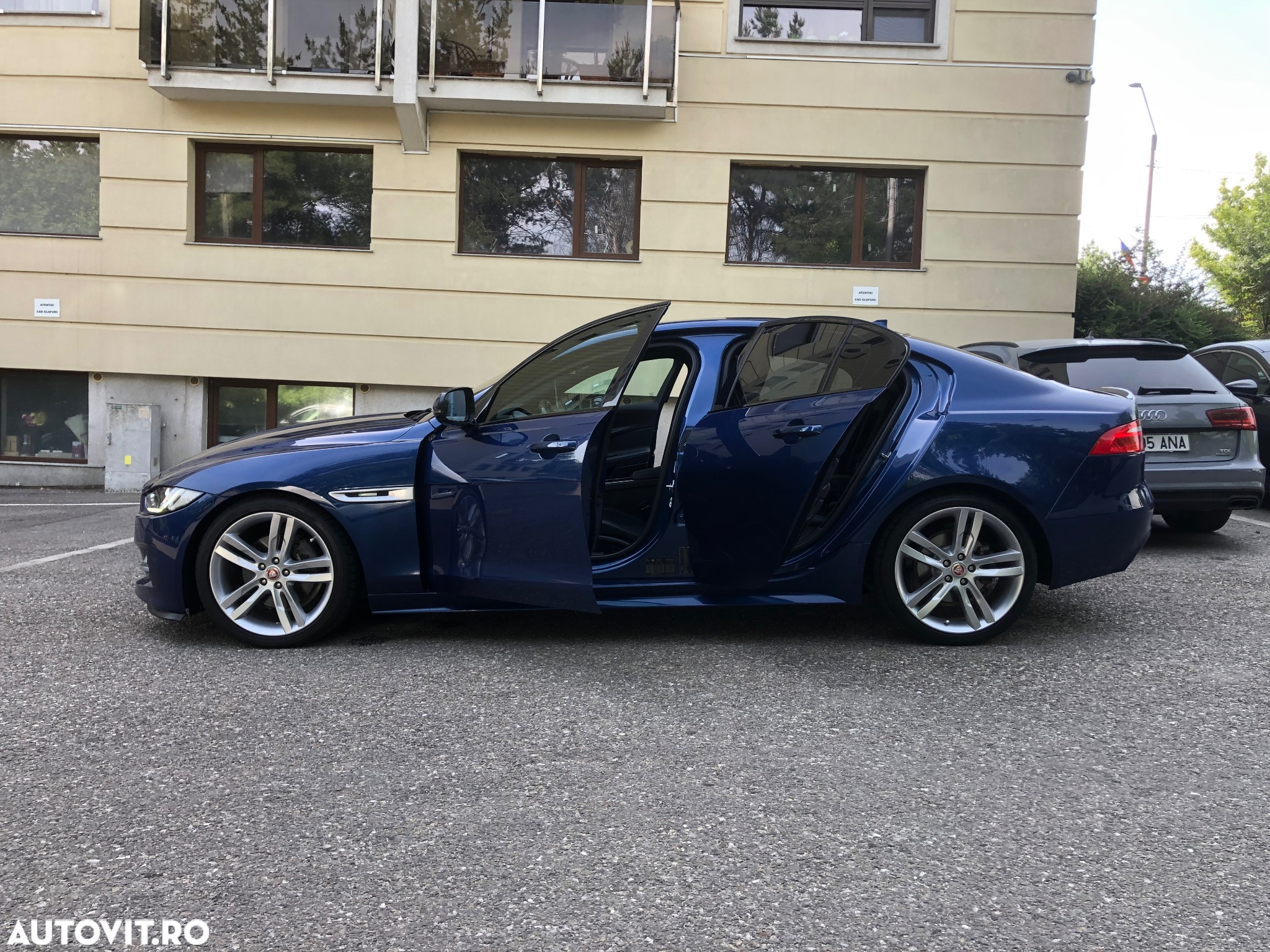 Jaguar XE 2.0 AWD R-Sport - 11