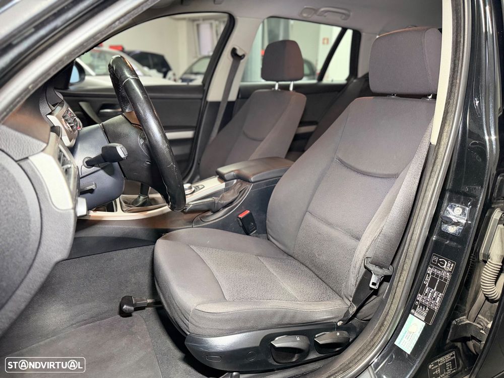 BMW 318 d Navigation Sport - 13