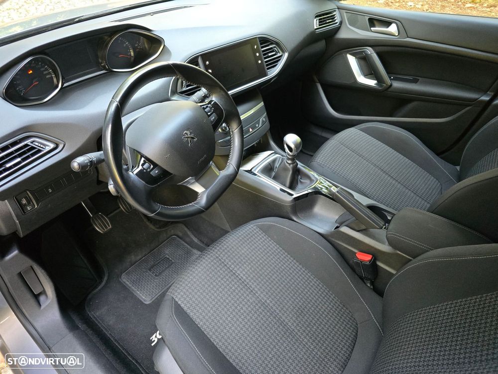 Peugeot 308 1.2 PureTech Style - 22