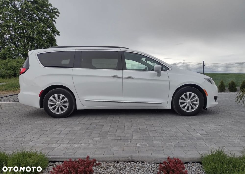 Chrysler Pacifica - 5