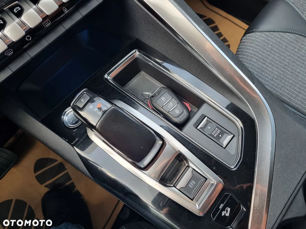 Peugeot 3008 1.6 PureTech Hybrid4 PHEV Allure S&S EAT8 - 15