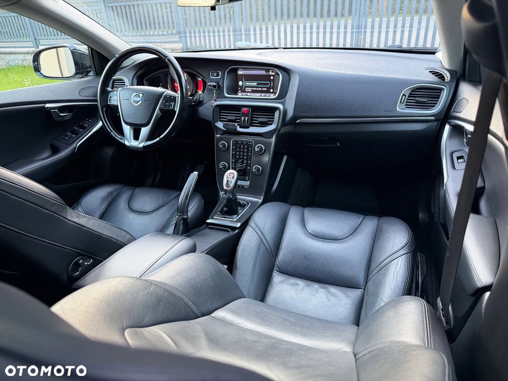 Volvo V40 D2 Momentum - 25