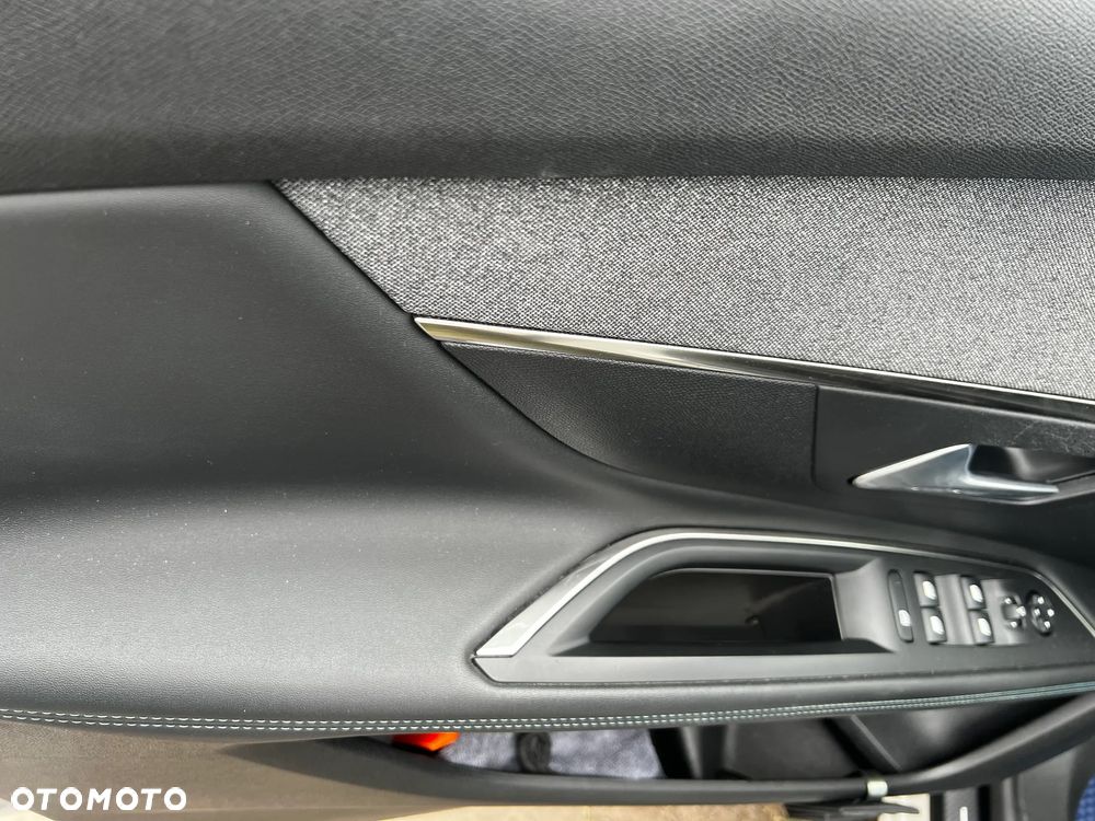 Peugeot 3008 225 e-EAT8 Allure Pack - 11