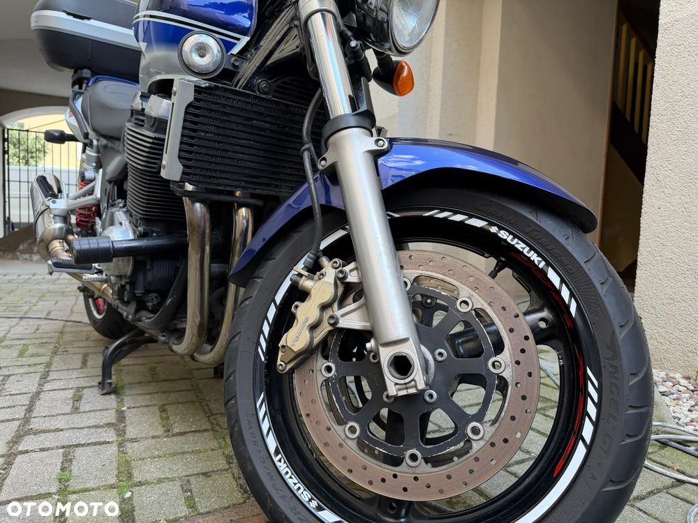 Suzuki GSX - 12
