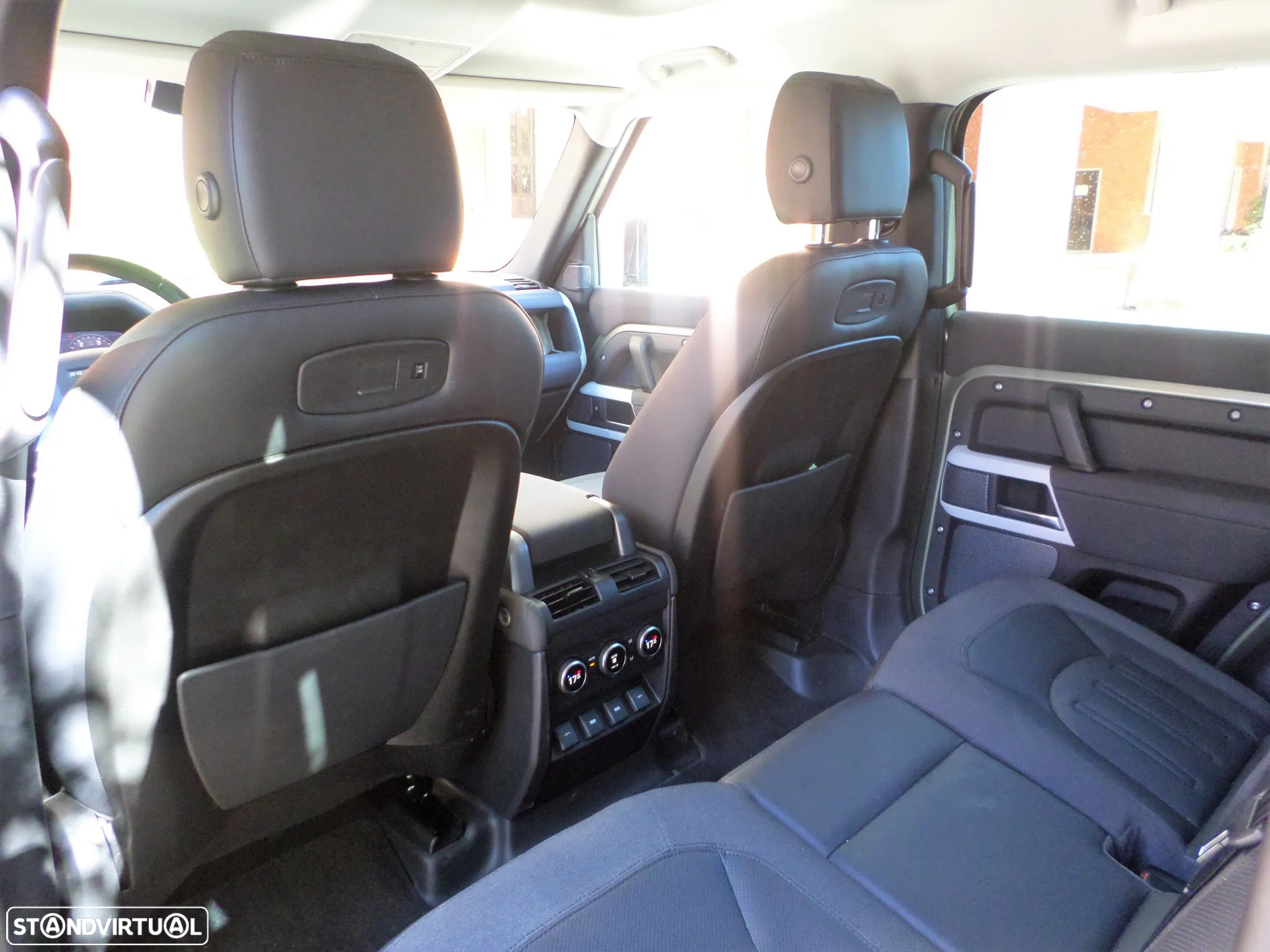 Land Rover Defender 2.0 D 110 AWD First Edition - 6