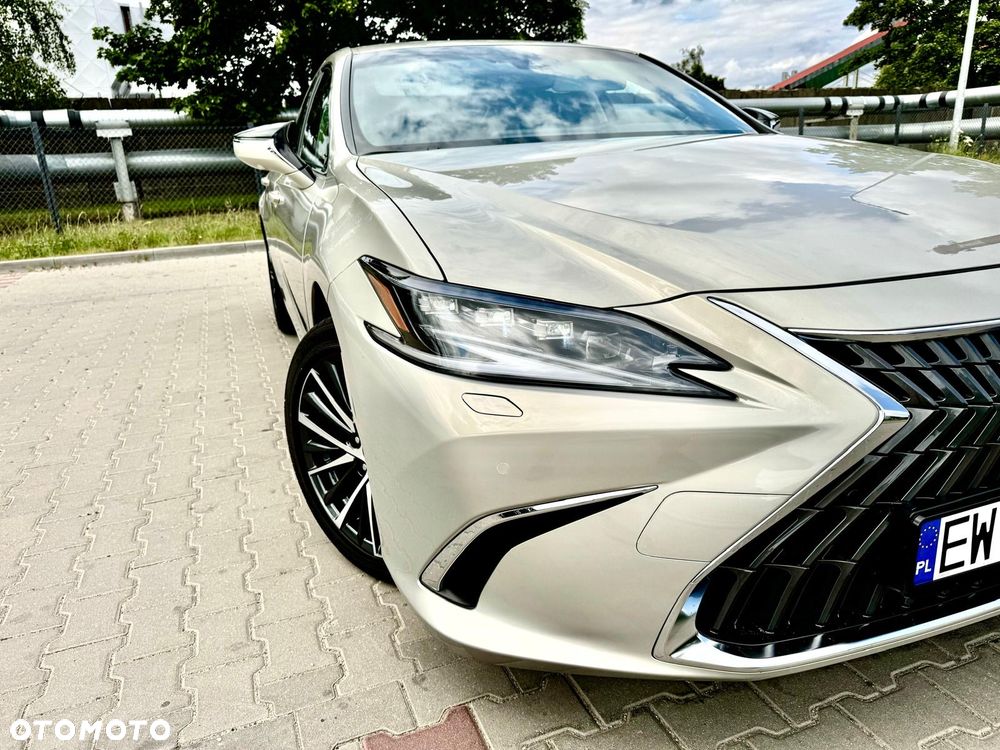 Lexus ES 300h Prestige - 35
