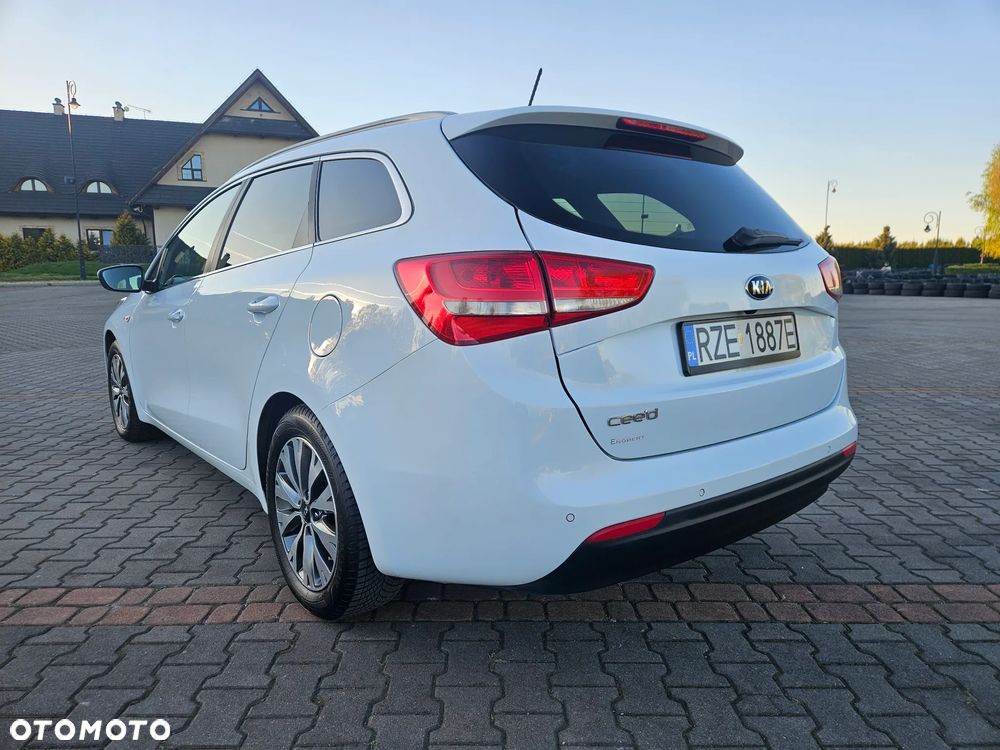 Kia Ceed 1.6 CRDi 136 ISG Dream-Team Edition - 8