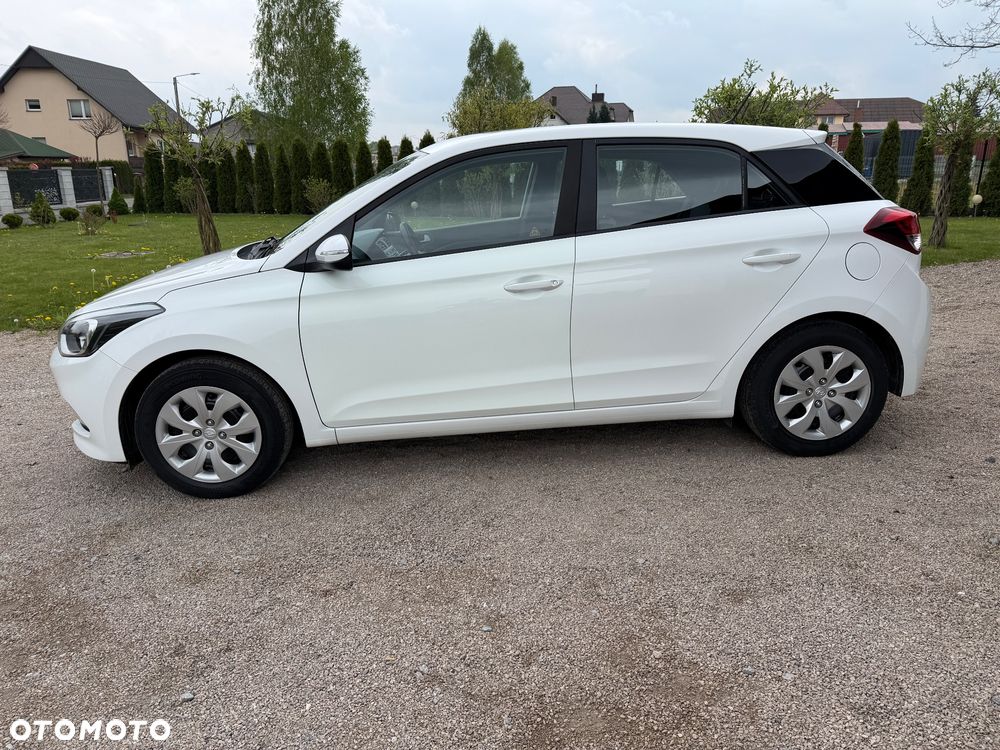 Hyundai i20 blue 1.2 - 13