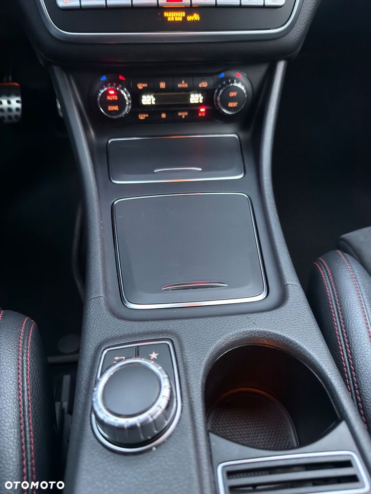 Mercedes-Benz GLA 220 4-Matic AMG Line - 10