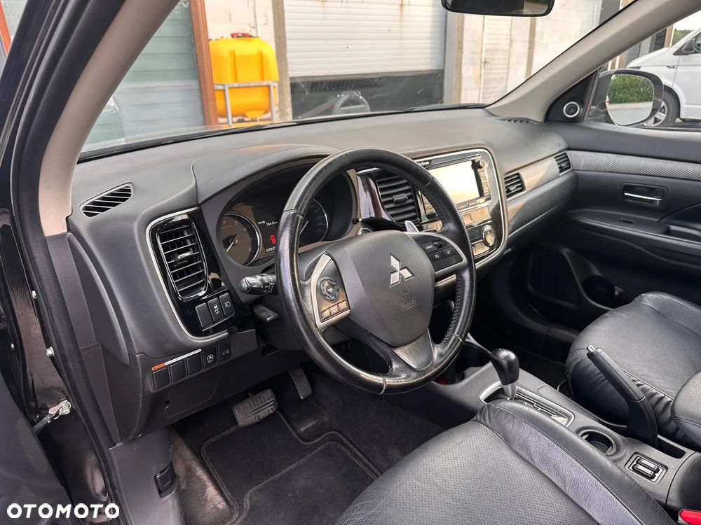 Mitsubishi Outlander 2.0 2WD CVT Diamant Edition - 25