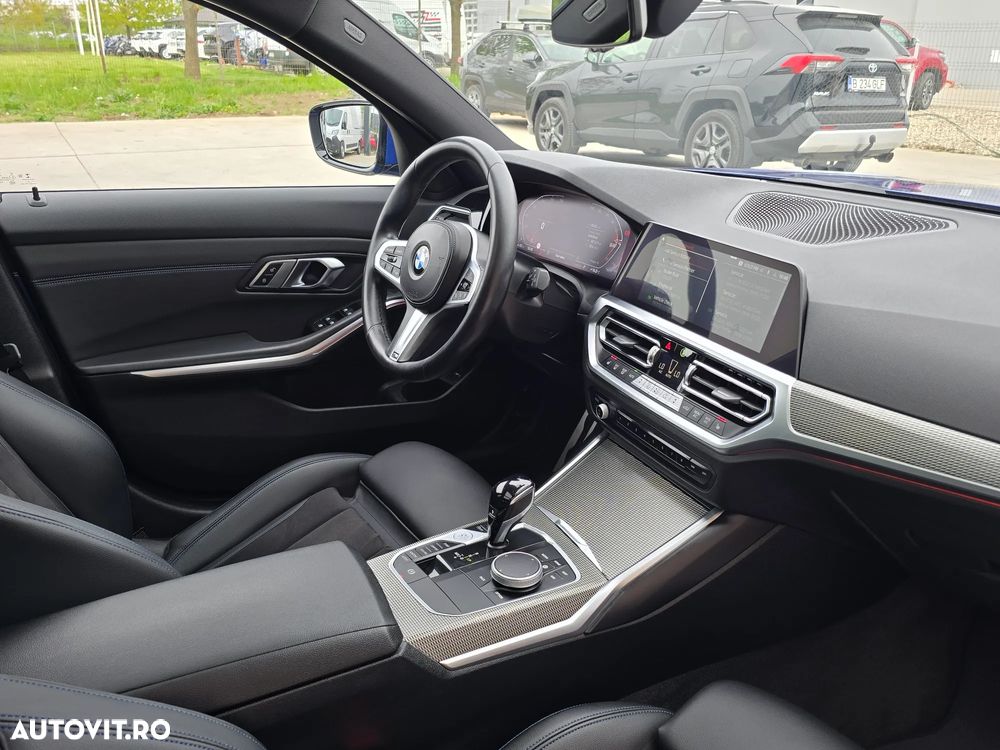 BMW Seria 3 330i xDrive AT - 24